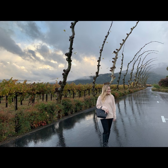 Meet your Posher, Caroline - Picture 1 of 1